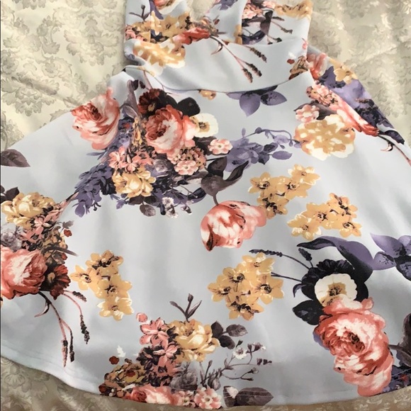 A nice cute flower 🌸 dress. - Picture 1 of 4